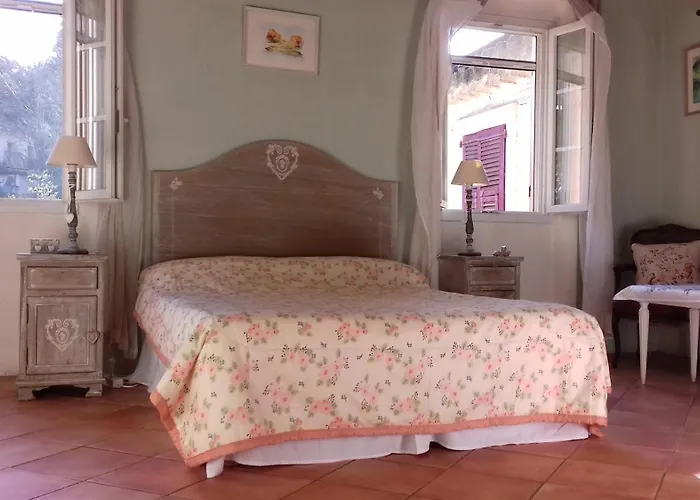 Couette-café L'avelan D'hôte 3*